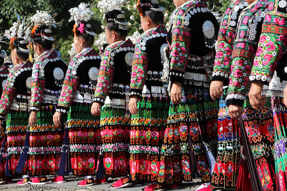 朱雁青月收入有一万元吗