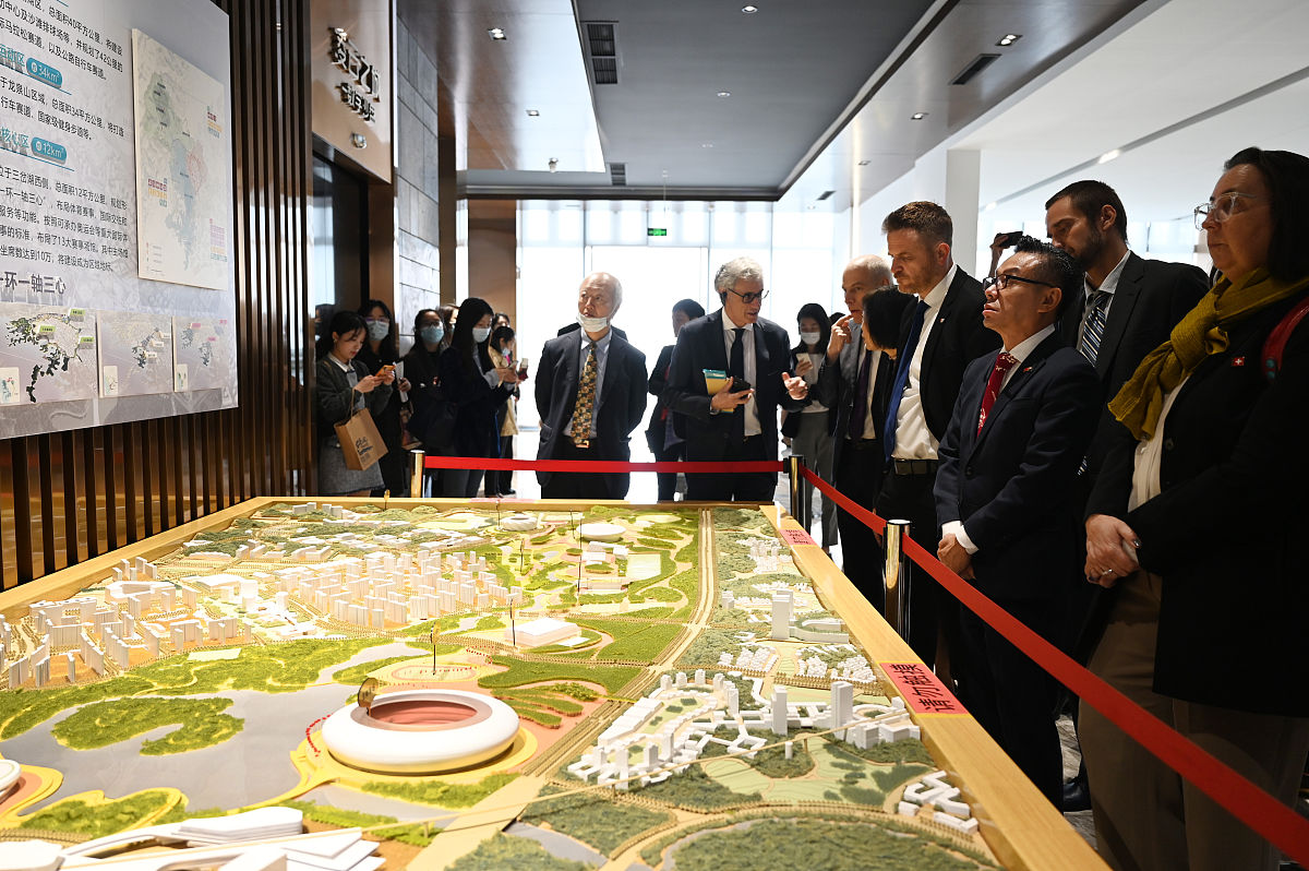 2020年10月15日,成都,领事官员参观马鞍山规划馆.(如需下载使用,请务