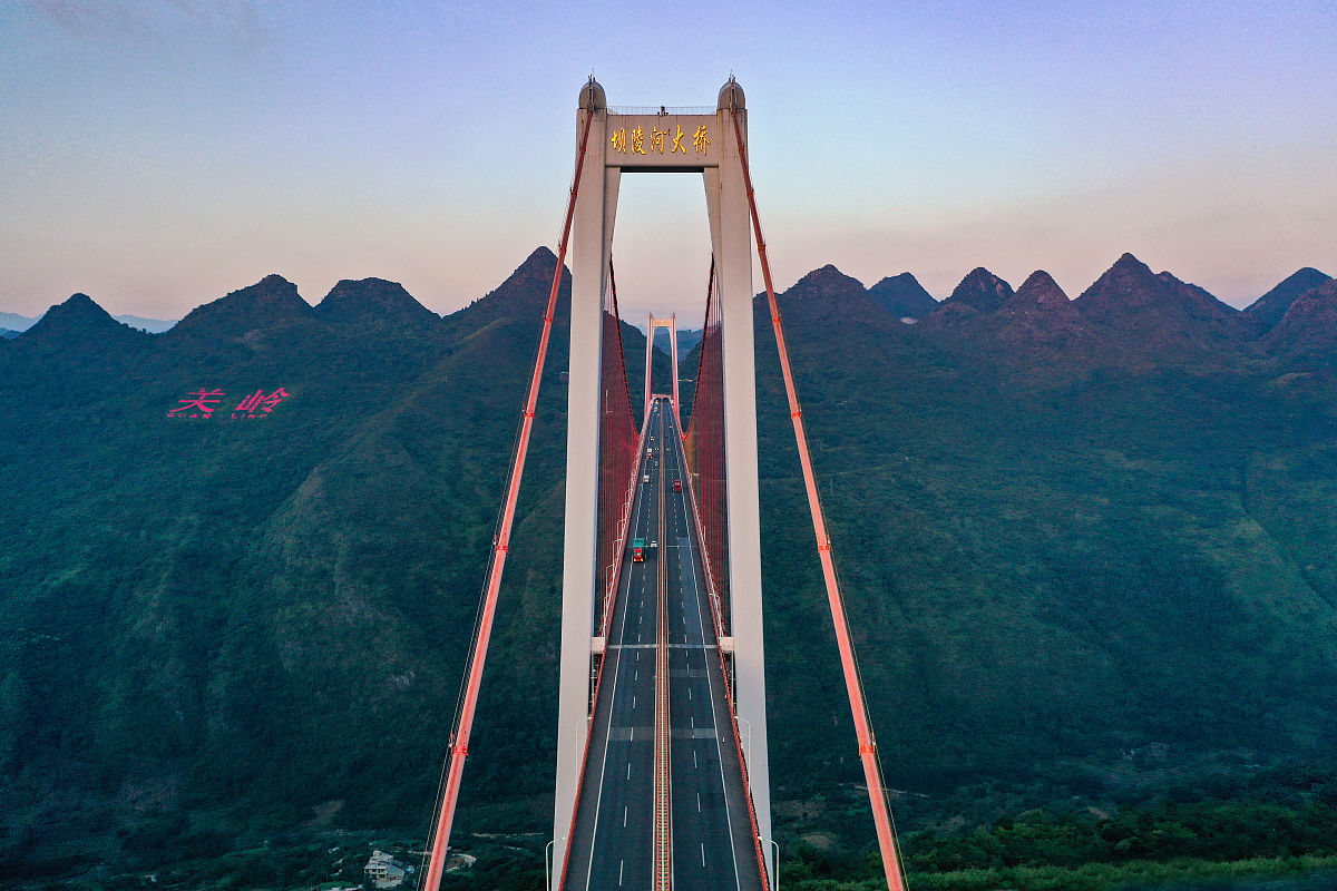 安顺民族职业技术学校2021年招生电话：0851-12345678