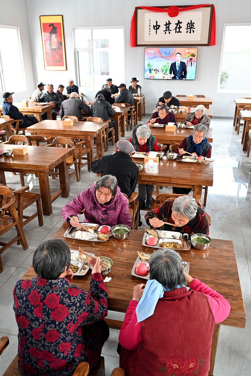 1 老年食堂信息开通2家解决3家老年食堂临时性问题2编写与整改实施计划表3 解决餐台安装流程问题帮我把这几条信息美化一下