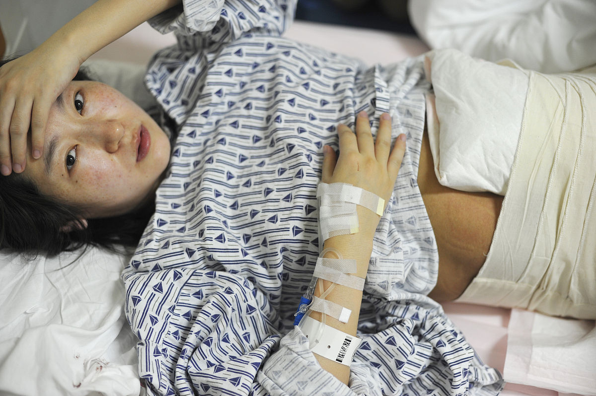 女儿住院爸爸在外地回不去怎么说