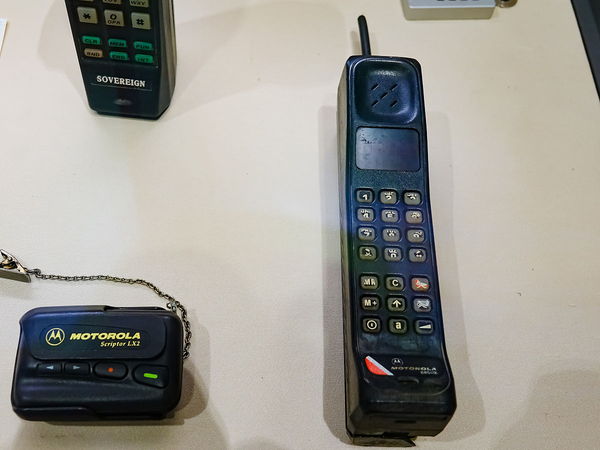 请推荐在中国适用的3款卫星电话。