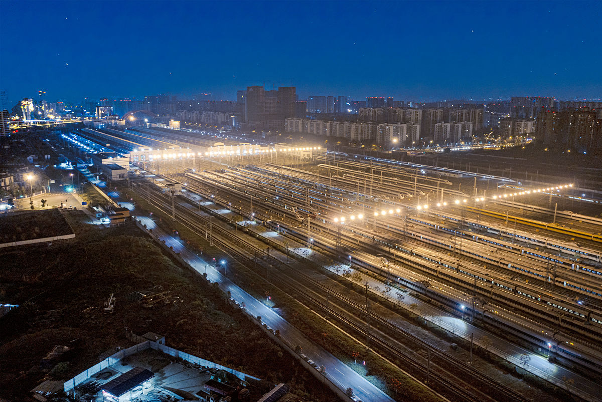 成都高铁职业学校竞争压力大吗？选择高铁专业，你还有其他机会！