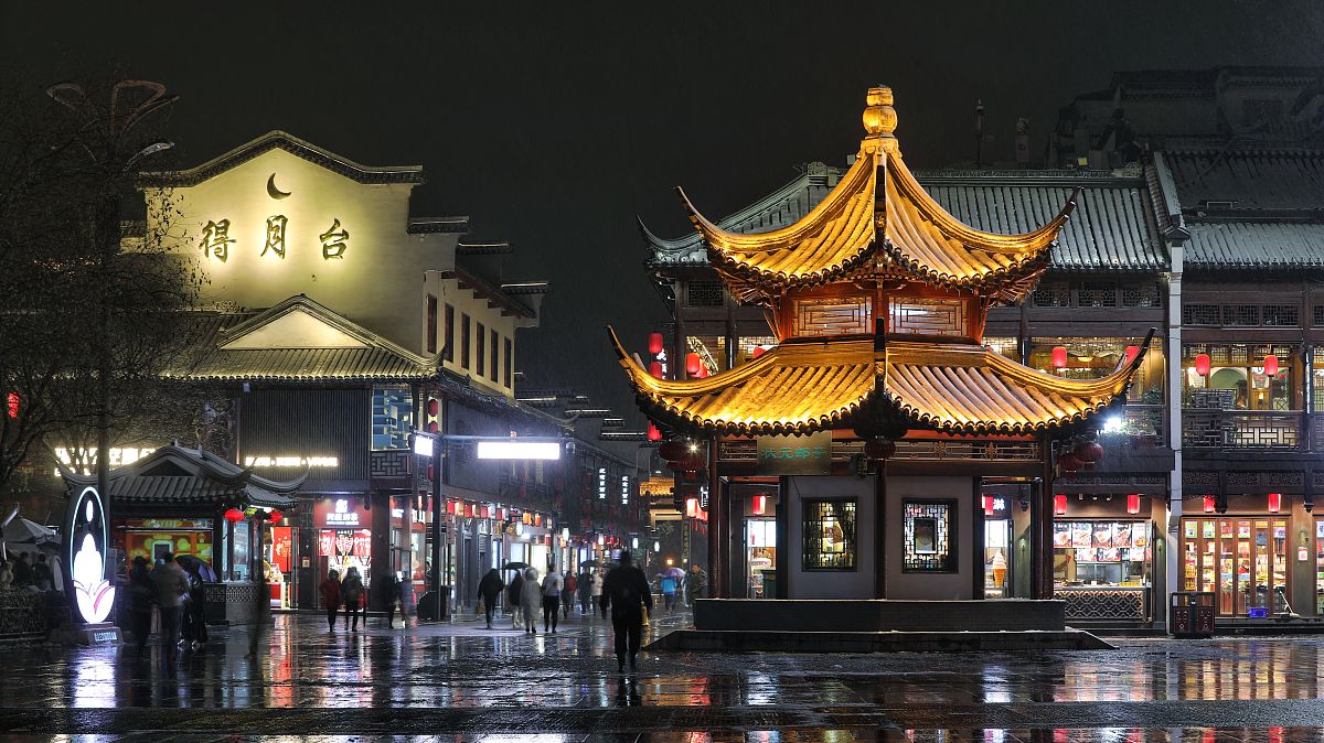 2020年12月29日,南京夫子庙,此时南京刚开始下雪没多久.一下雪,南京就
