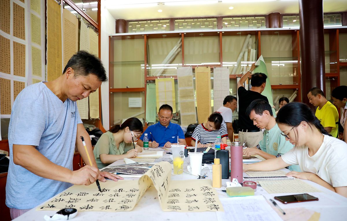 书法培训机构活动：提升书法技能，点燃艺术热情