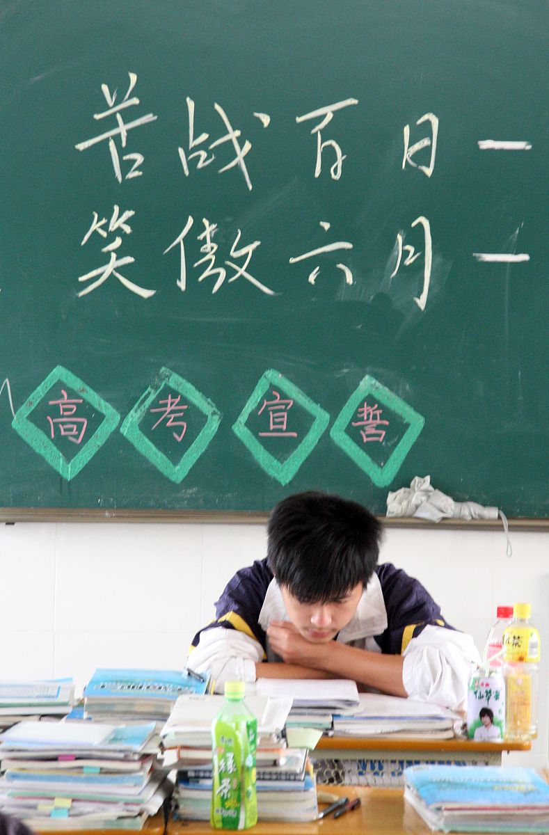 云南卫校中专升大专指南: 2022年成功路径解析