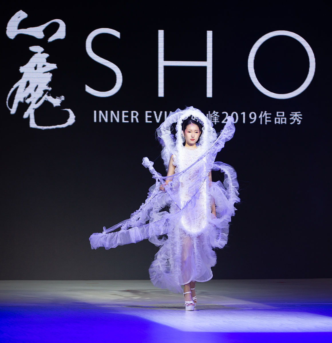 2019年9月6日,江苏南京,2019江苏国际服装节:时尚设计师姚峰"心魔·in