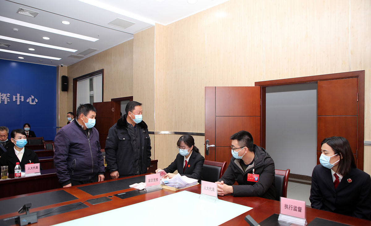 现在你是一名大二的法学专业的大学生在这个暑假你在弘蕊律师事务所和你的律所里的执业律师庞杰。进行了暑假实习。在律所里面你参与了不少在学校里面见不到的法学时间。并且你参与了法庭旁听和材料编写这丰富了你的假期生活。也对律师职业有了更加丰满的认识。请你以此来写一份5000字的实习报告