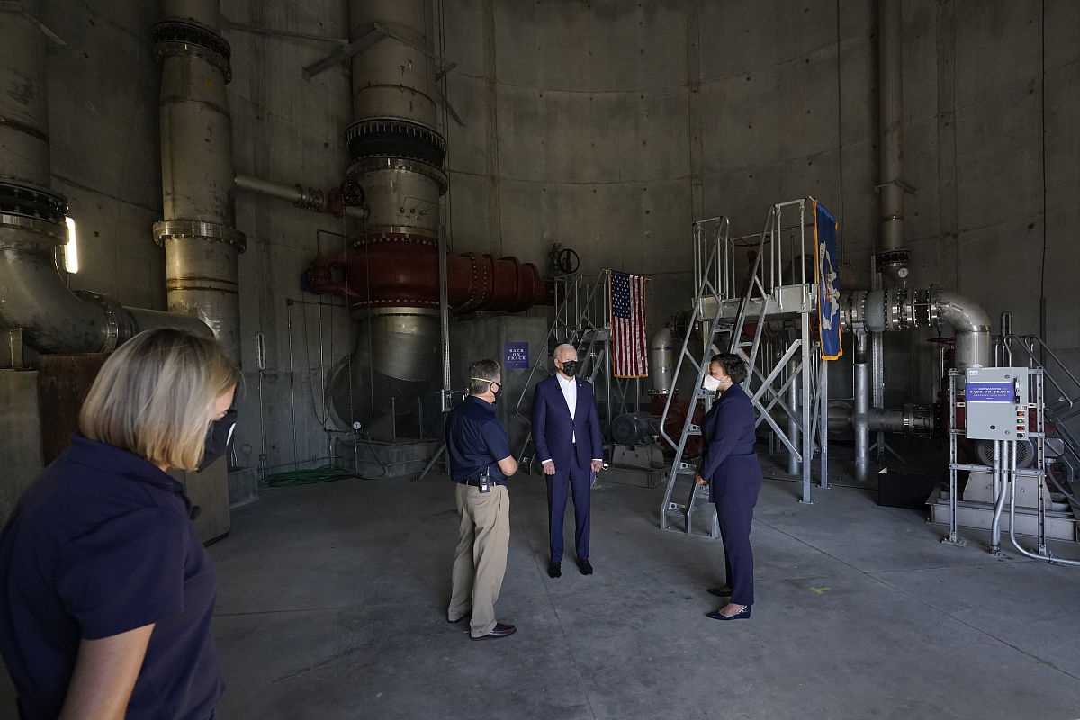 给我写是个发展对象群众意见范文