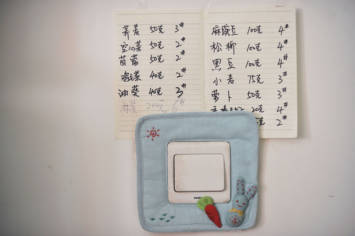 甲醛：无色气体，刺激性气味，对皮肤和黏膜的危害