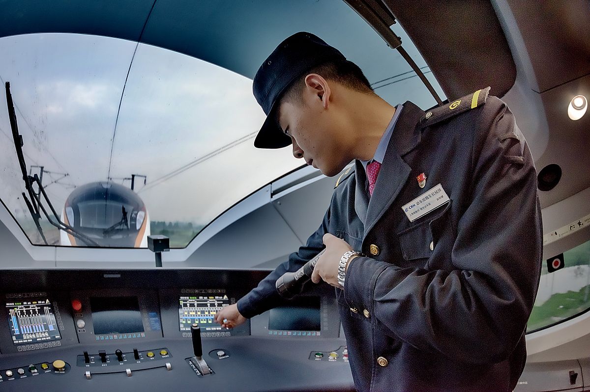 机坪队长与机坪监装人员沟通不畅问题分析及解决方案