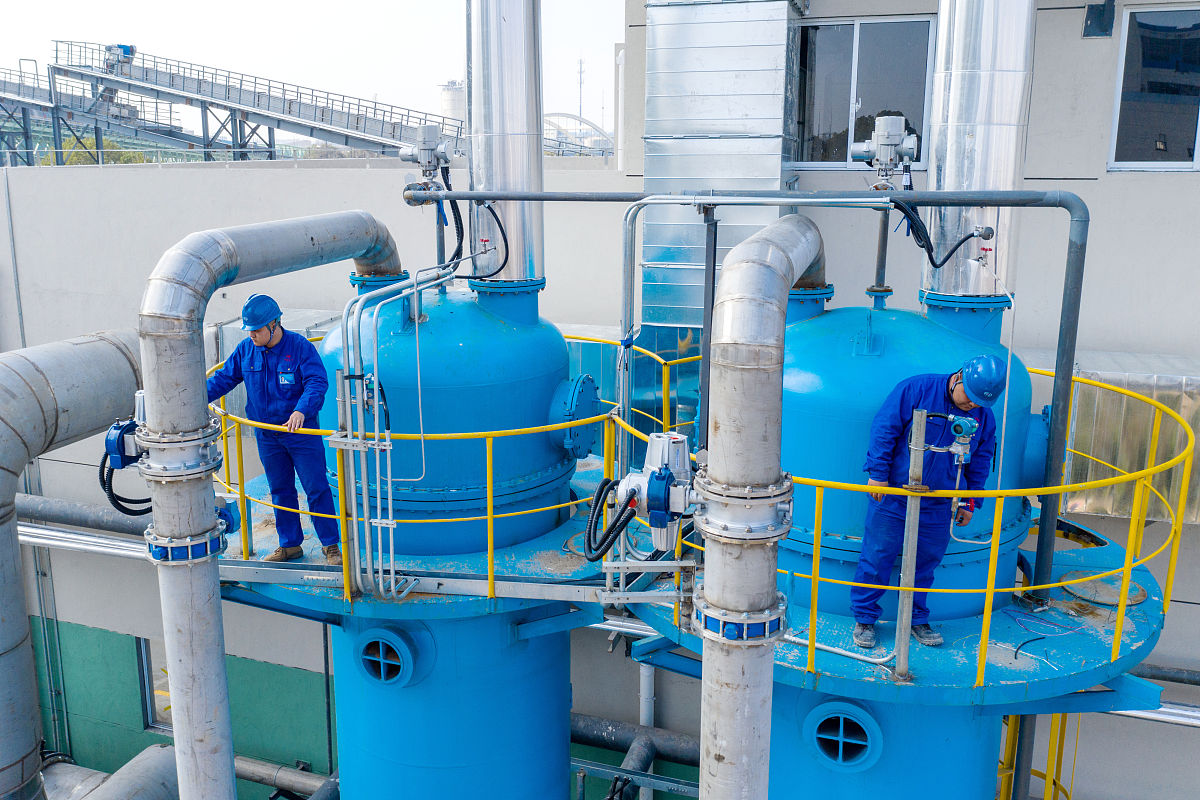 串联釜式反应器浓度变化分析：提高转化率和纯度