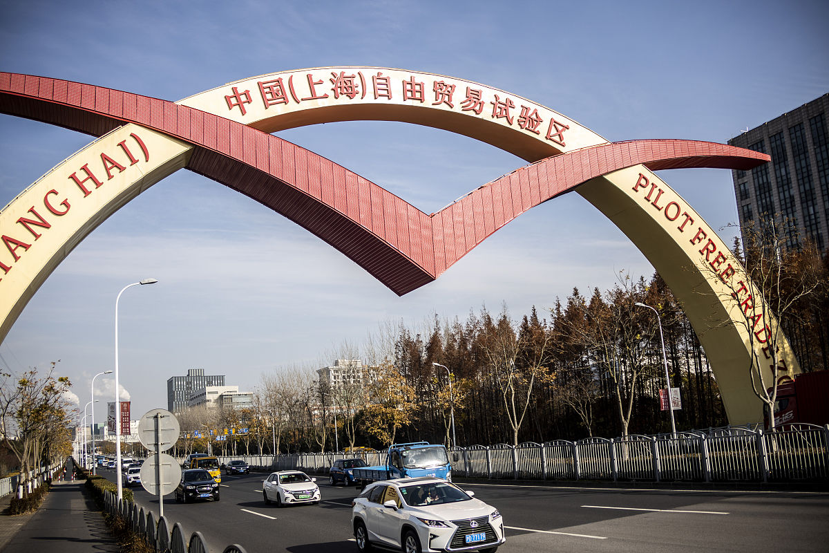 实地调查法：通过对云南自由贸易试验区相关部门和企业的走访及与相关人员的深度访谈了解我省对外开放的实际情况分析影响我省高水平对外开放的主要因素和产生的原因等；为提出推动云南高水平对外开放的对策提供实践基础。
