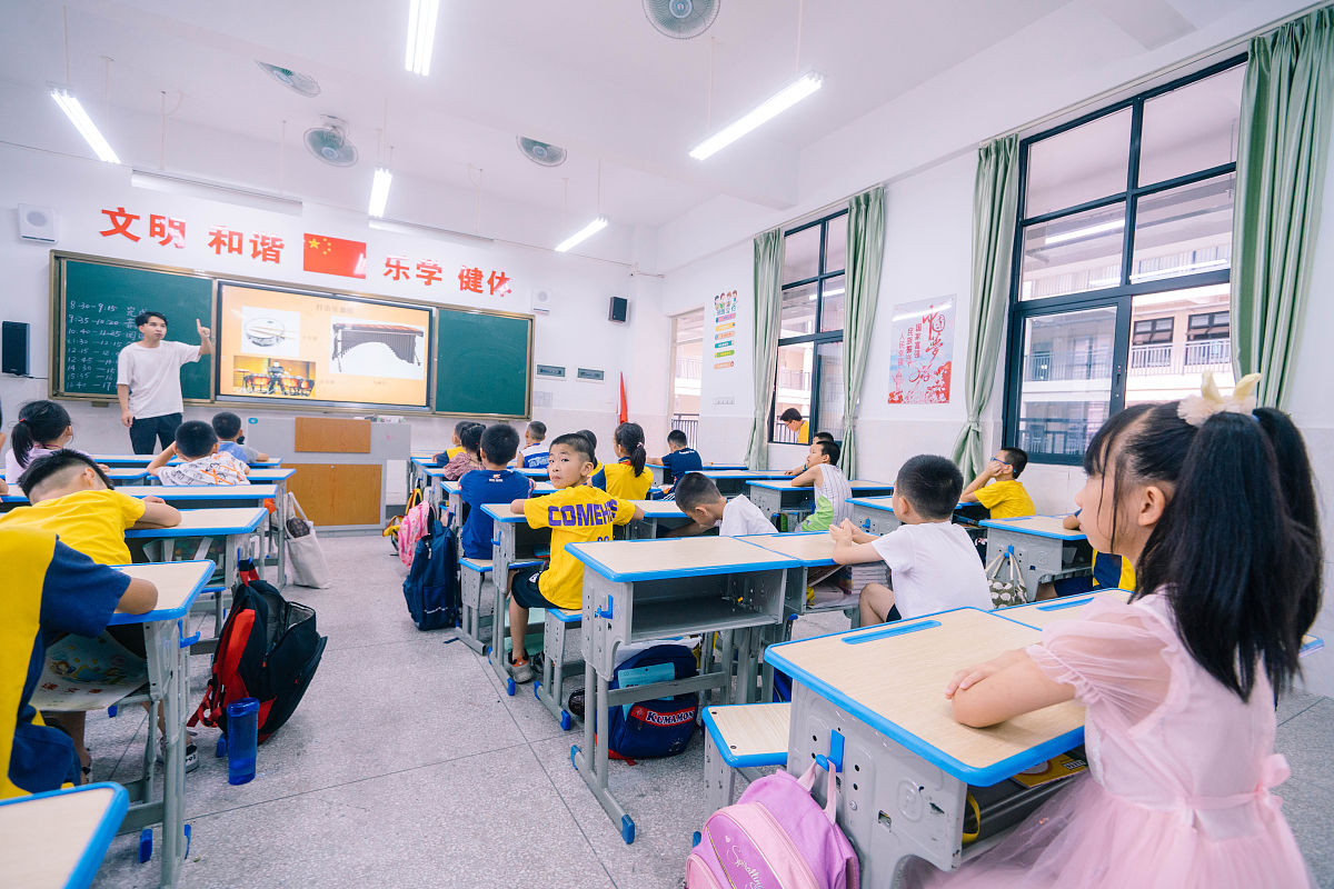 把具体调整通顺修改病句据悉本期托管班主要面向双福建设开发有限公司职工子女6至13岁的孩子们从7月17日开始到8月18日结束上课时间为上午9点到下午18点目前已托收职工子女30余人。