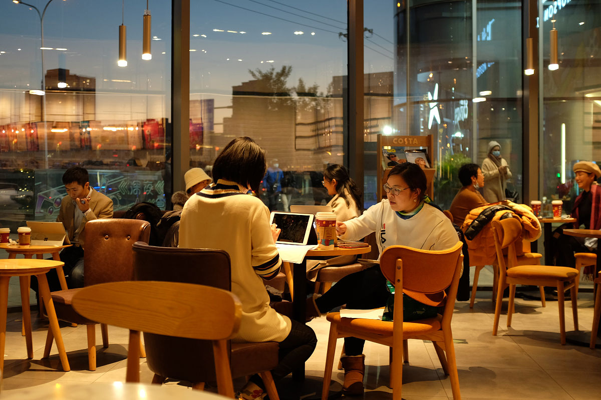why starbuck eliminate the seats give me answer read the following give me cantonese answerStarbucks stores around San Francisco have been removing indoor seating Earlier this year The San Francisco S