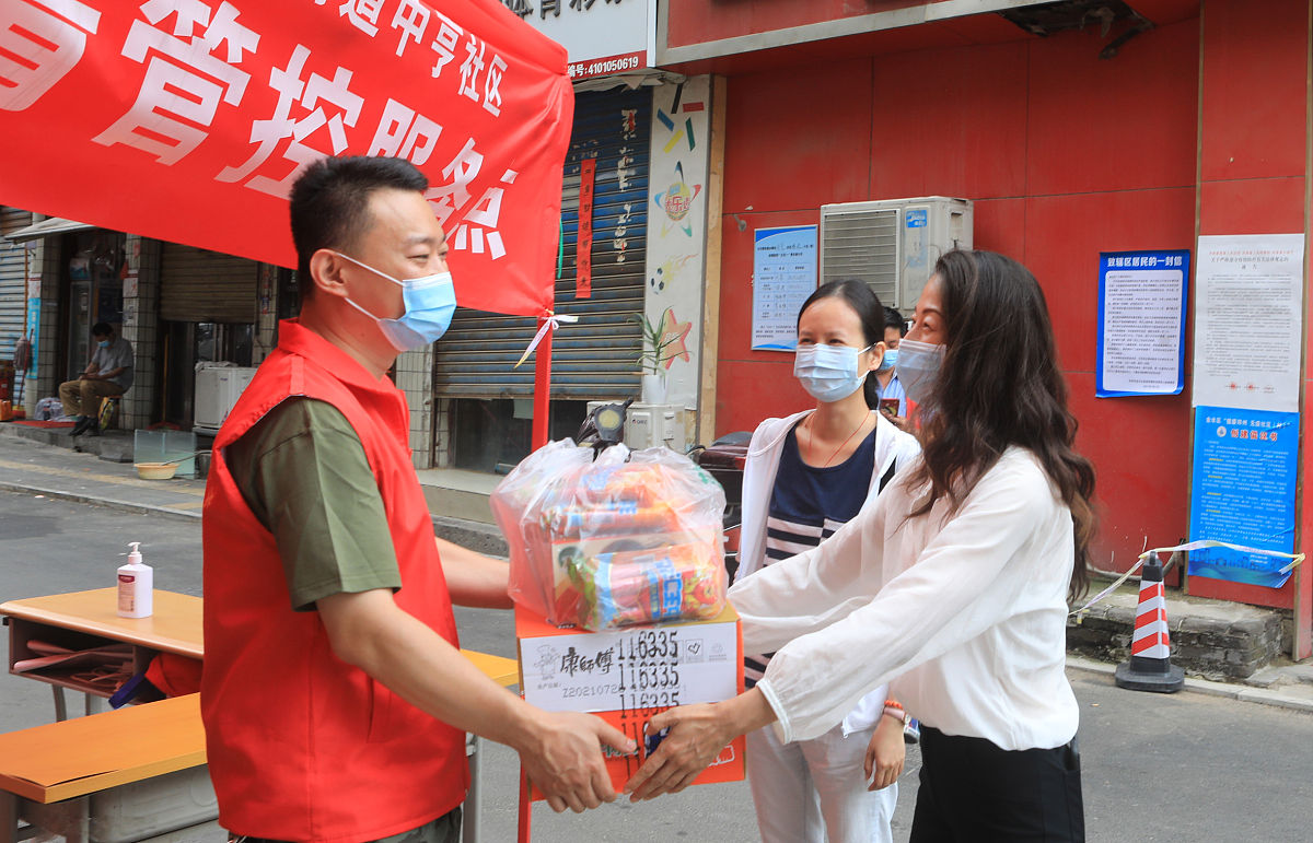 我是郭静，御景湾社区的贴心网格员 | 服务居民，构建和谐社区