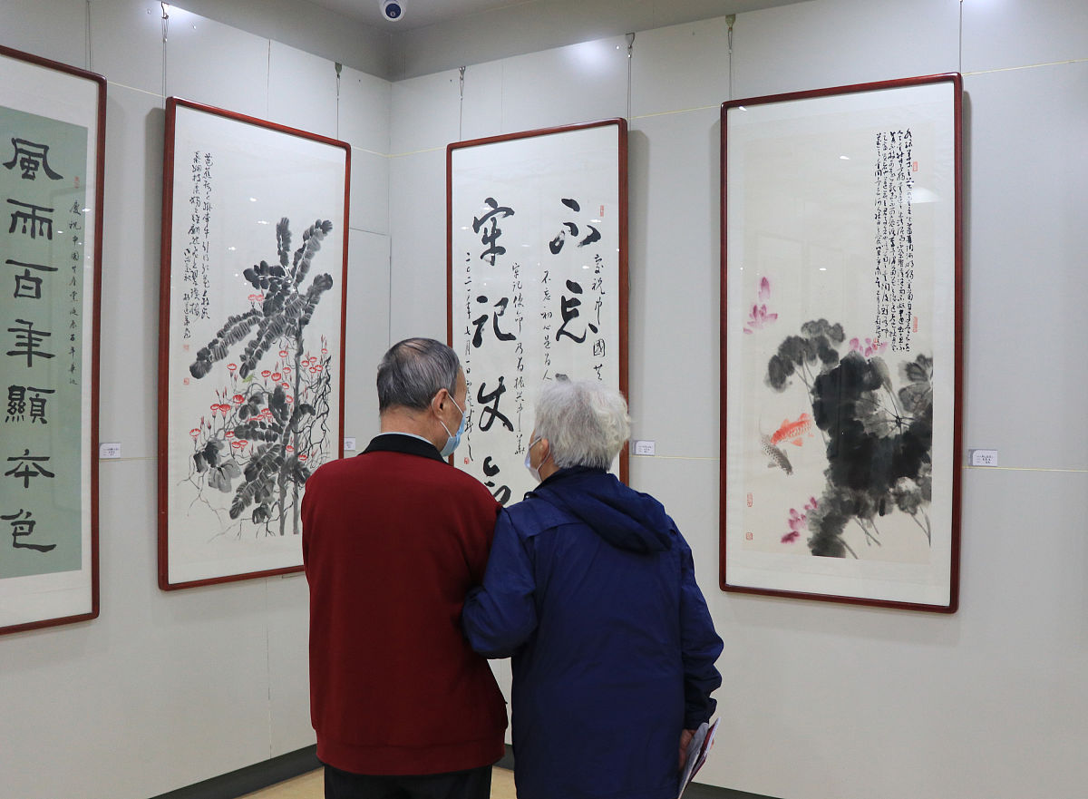 你知道左然吗？描述一下左然？不少于1000字