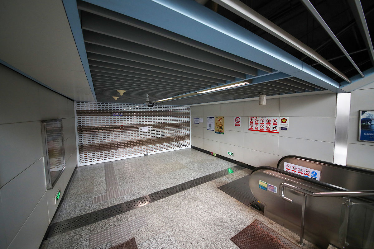 地铁屏蔽门系统：安全保障与节能措施
