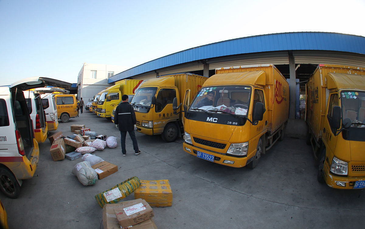 5月9日下午开平分公司直批客户经理走访开平联翔运输有限公司月用量约40吨。了解两个客户用油情况并向客户推荐我司非油品。客户表示将继续在我司购买柴油和润滑油。