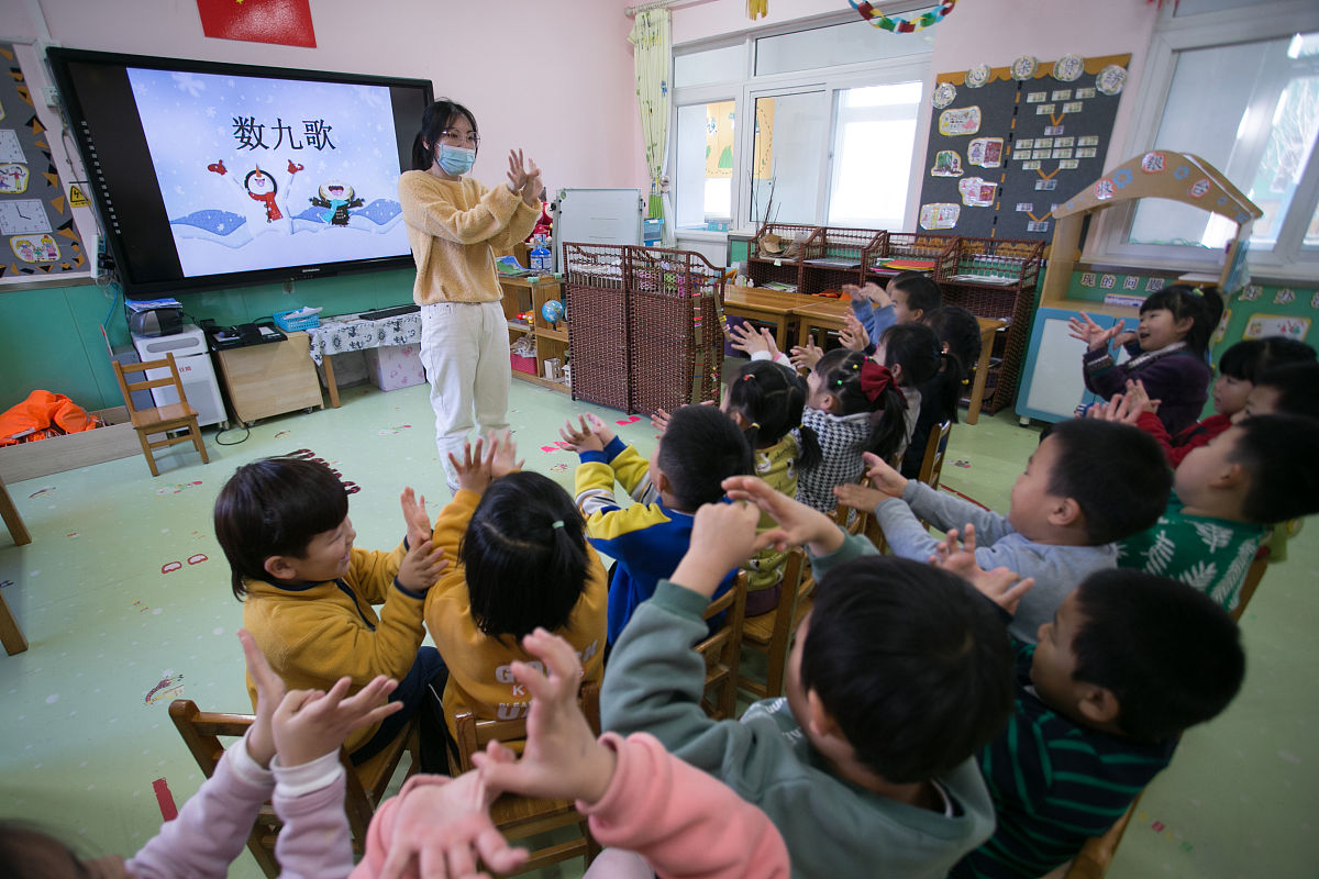 小班幼儿一日活动中音乐活动应用研究方法：访谈法