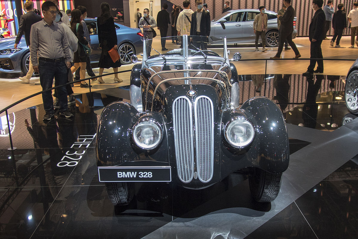 2021年4月19日,上海车展,30年代富有代表性的赛车之一bmw 328.