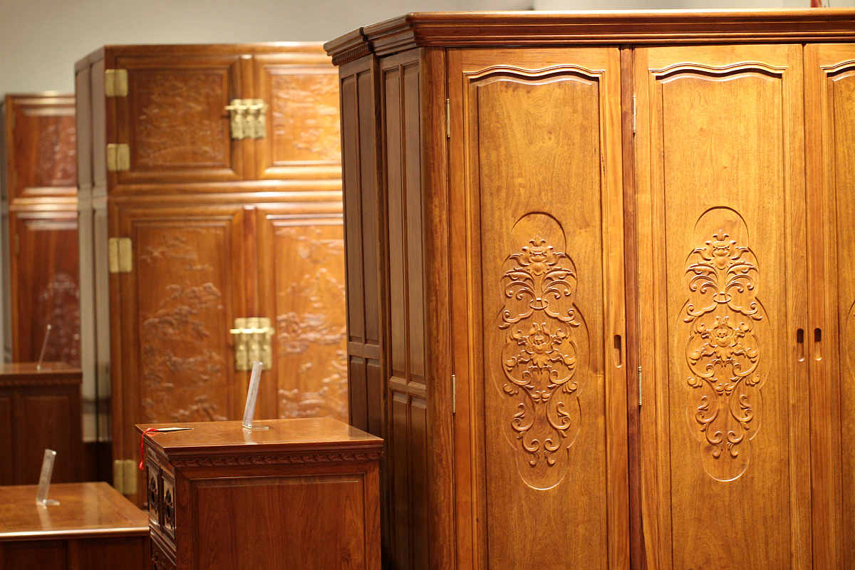 实木家具的味道大？教你如何选择健康环保的实木家具