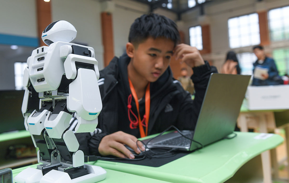 三门峡人工智能学校工业机器人专业2021年招生