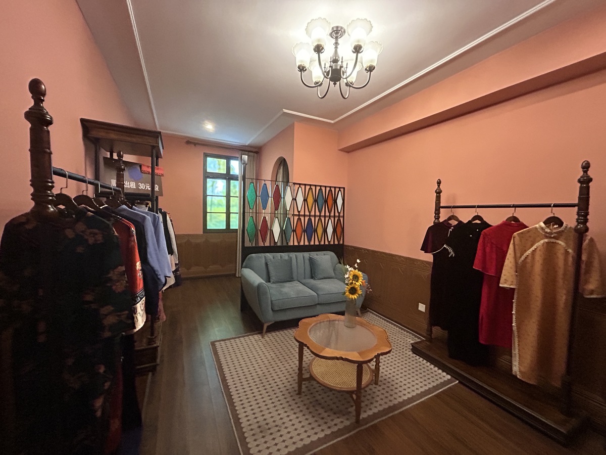 30-40岁女性服装店装修指南：打造时尚梦想衣橱