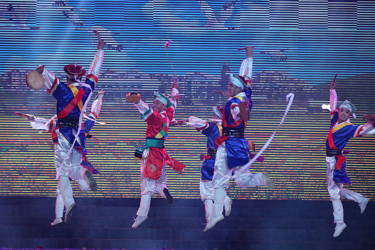 分析蒙古族独特艺术风格——以舞蹈《盅碗舞》为例3000字