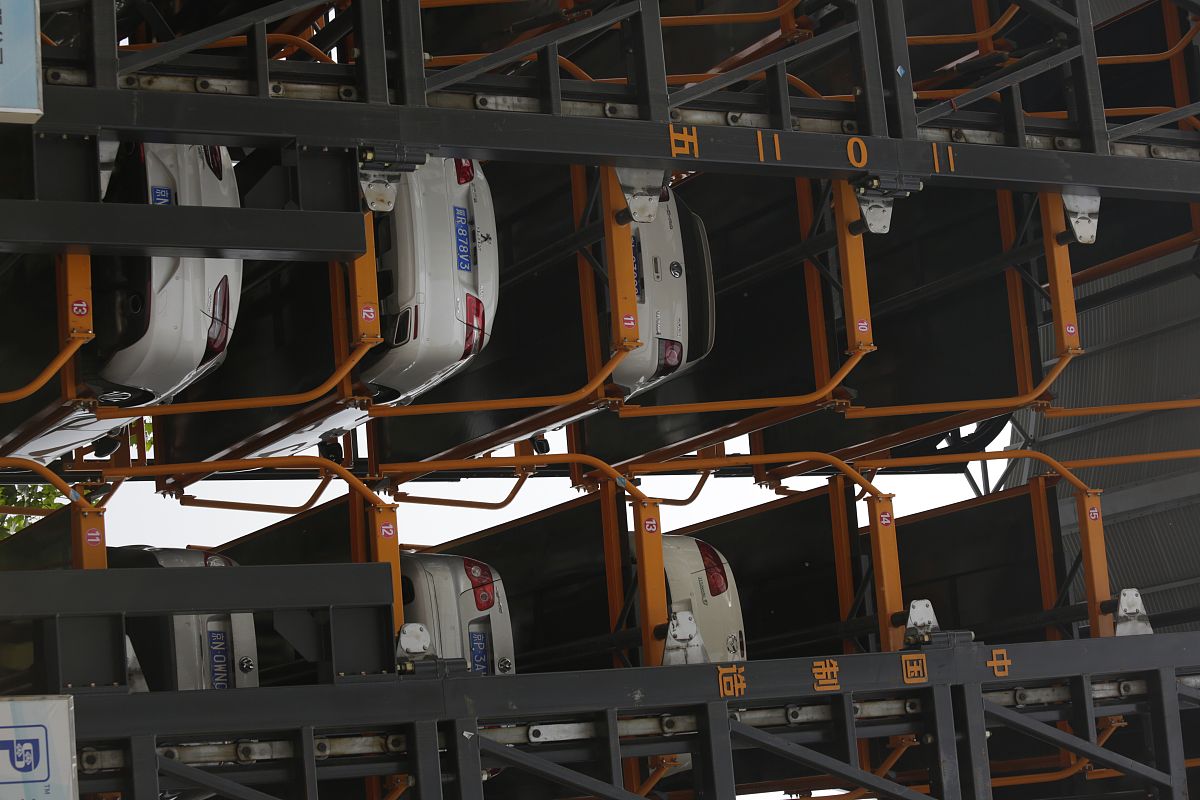 自动化小车先上后下不越过两边黑色区域爬过3个15cm上阶梯1个3cm 的上高台和5个15cm下阶梯上下阶梯前往下一区域怎么实现