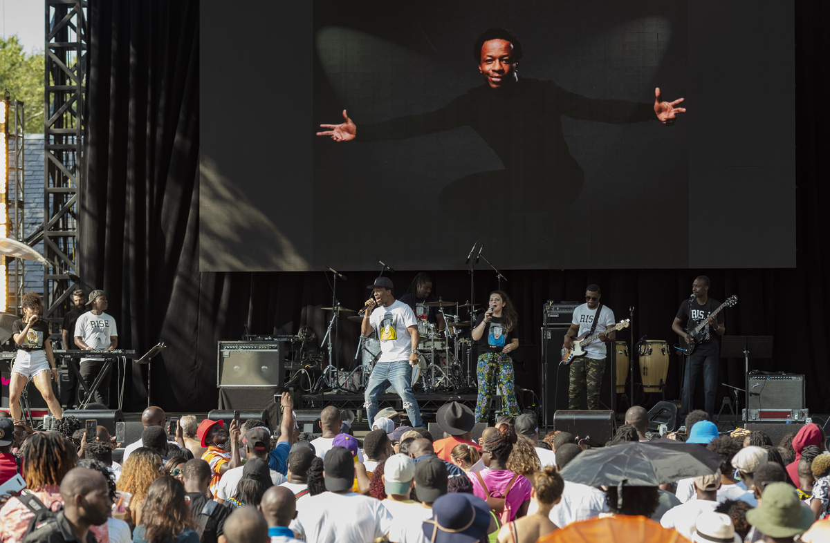 22 New Orleans is famous for itsA country musicBjazzCclassic music D ballet 。以上选择题中ABCD四个选哪一个。并给出理由