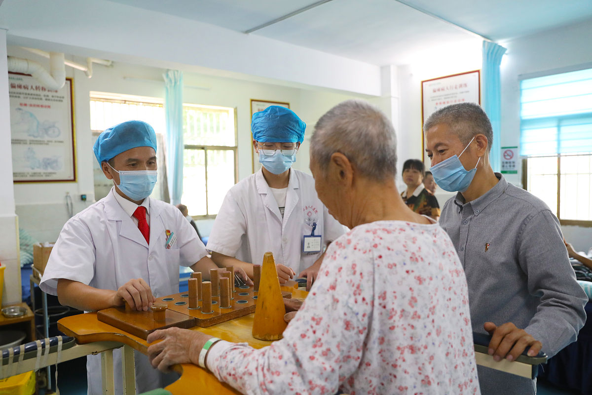 成都中医药大学附属医院针灸学校中医康复技术专业可以选择哪些就业方向