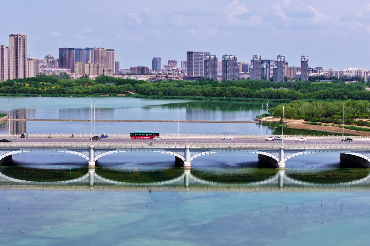 从下午从银川出发经过中转最终到达杭州有哪些比较合适的火车车次？