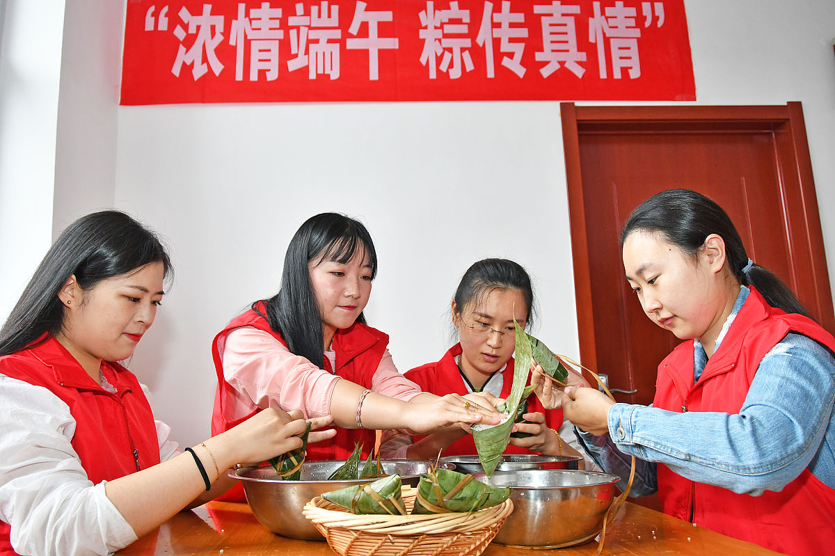 写一个老人院开展端午活动后的总结报告包含分工安排、宣传招募、环境评估、目标达成情况、反思等