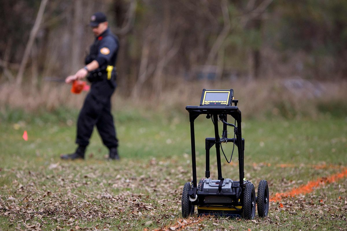 探地雷达能探多深？影响因素深度解析