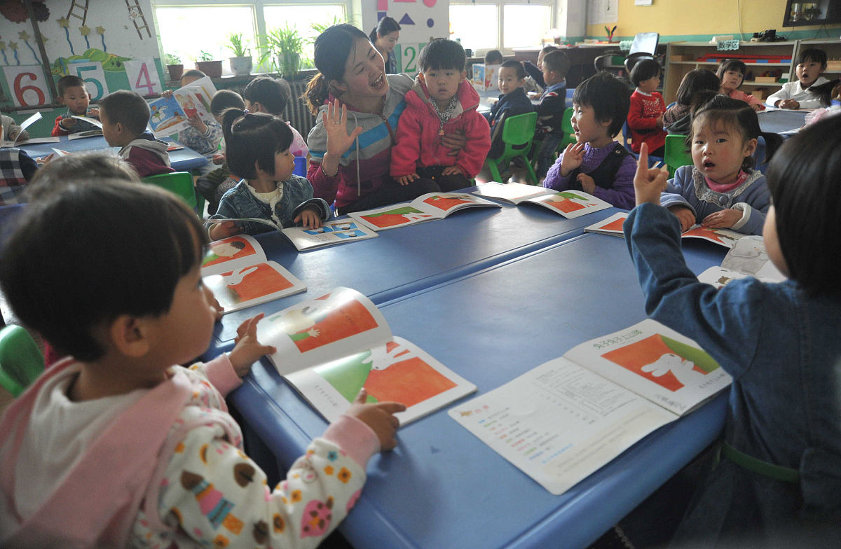 石牌镇小学亲子阅读：爷爷奶奶读起来