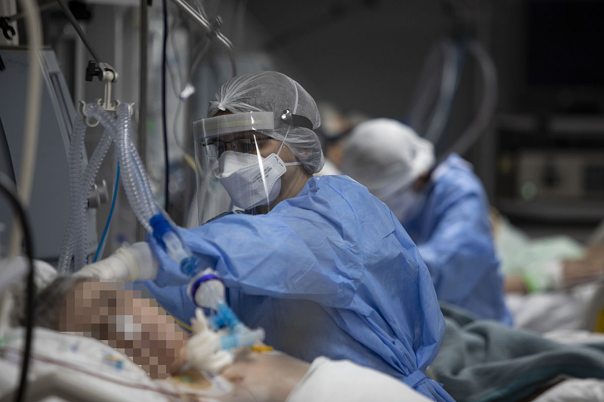 当地时间2021年5月8日,土耳其伊兹密尔,抗疫前线的女性医护工作者第二