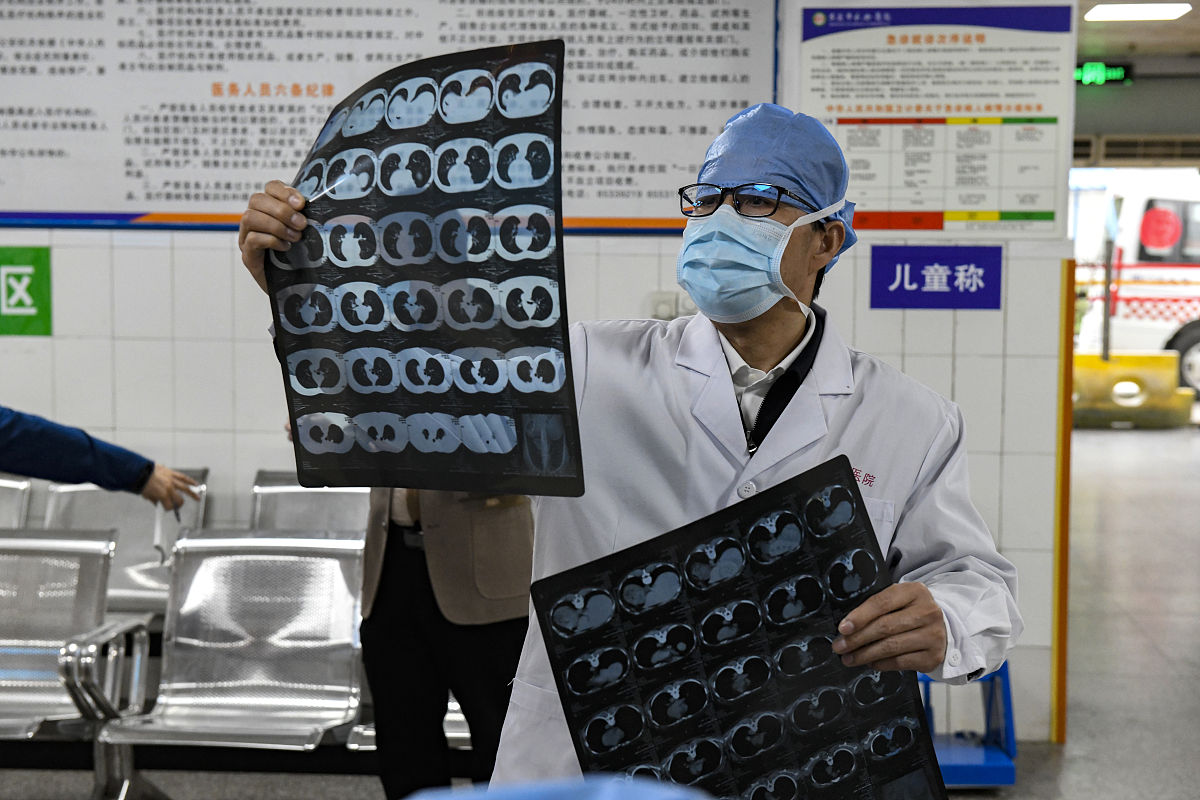 实习医生发现三年肺部纤维化谜团：新冠病毒潜伏感染三年