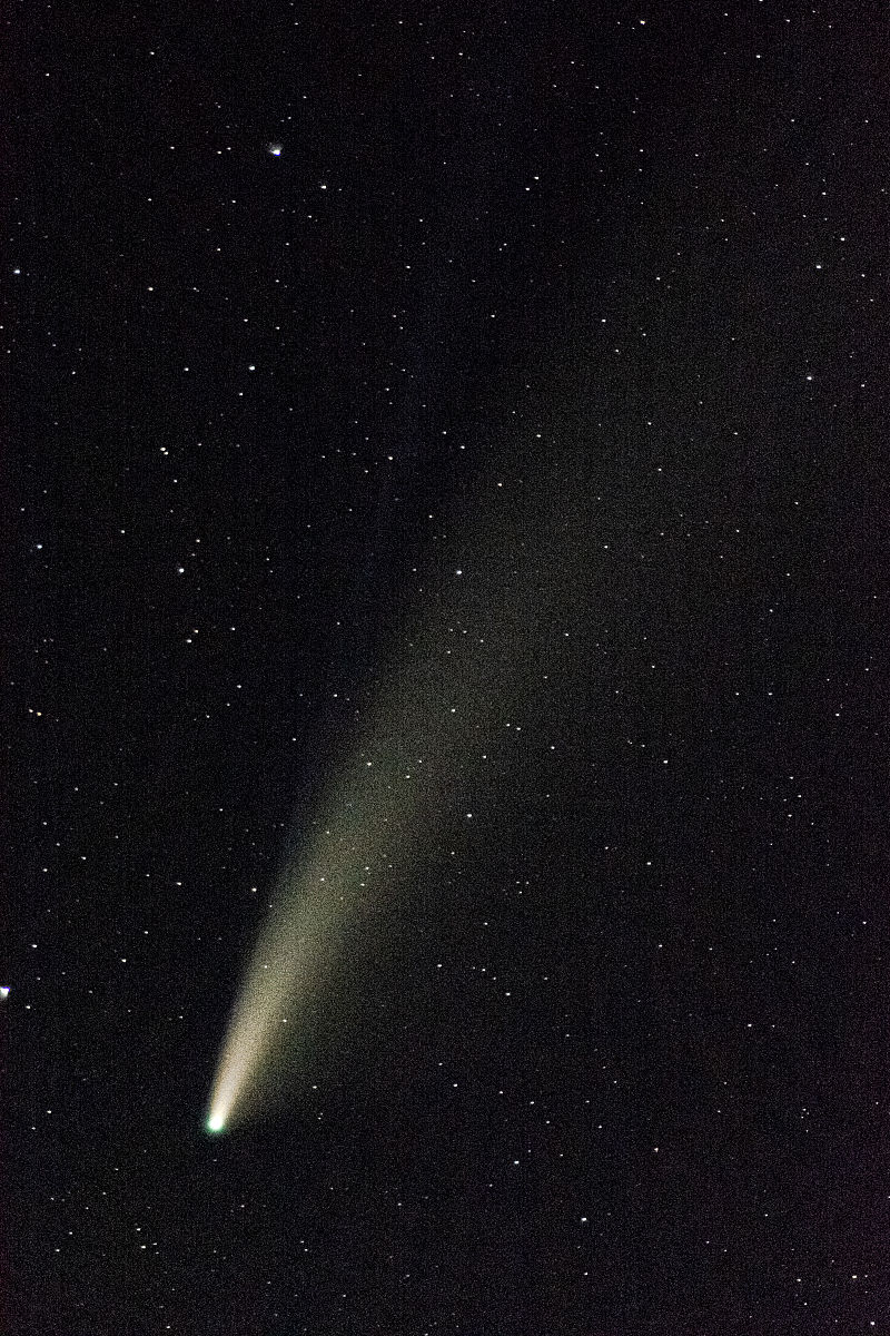 2020年7月18日,呼和浩特,c/2020 f3 neowise划过天空.