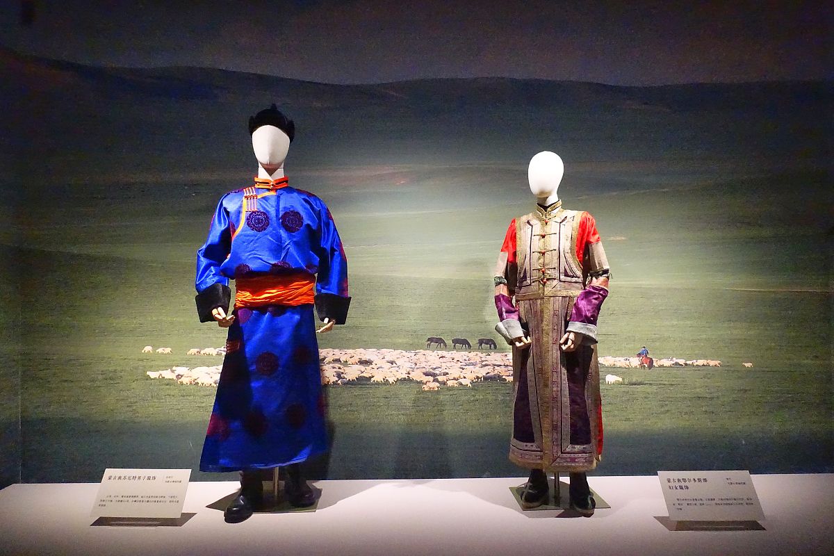 2021年9月28日,北京,"长城内外皆故乡——内蒙古文物菁华展"在国家博