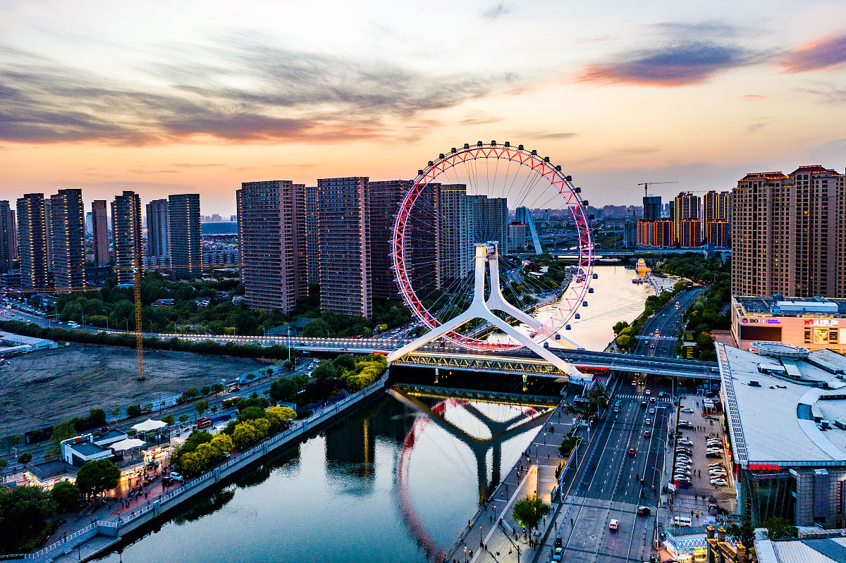 2021年4月28日,实拍天津之眼,夜景璀璨.