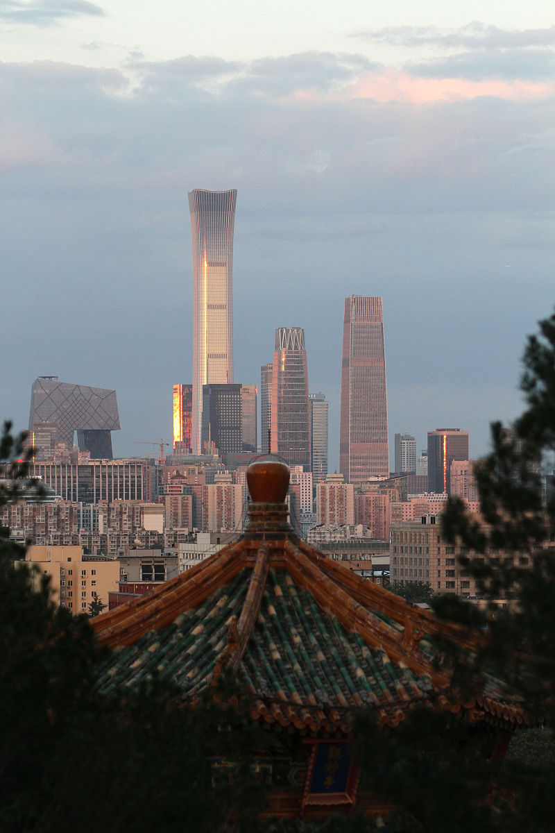 北京城的中心标志在景山山顶，请联想一些创意产品出来，我想到的是“京城之心”