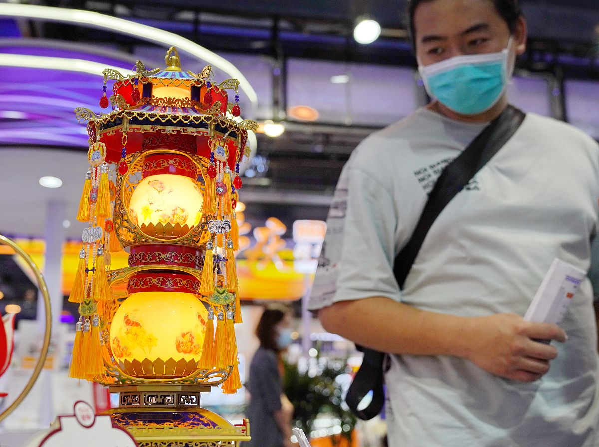 福禄寿喜灯具：寓意幸福、富贵、长寿和喜庆
