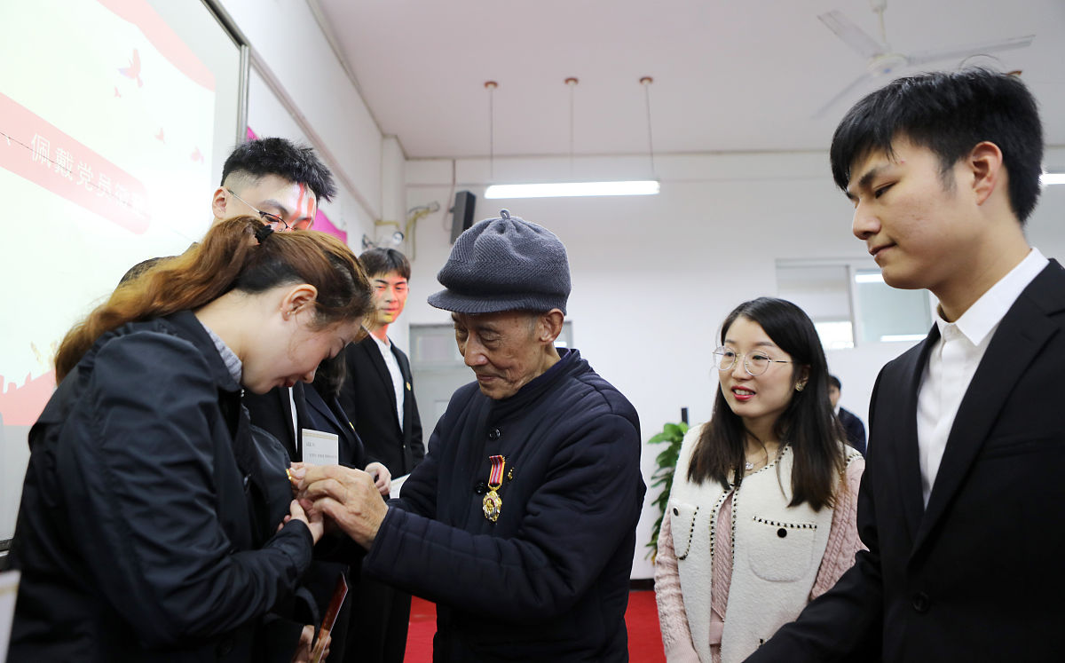 请帮我拟一篇主任和党务人员的谈心谈话记录