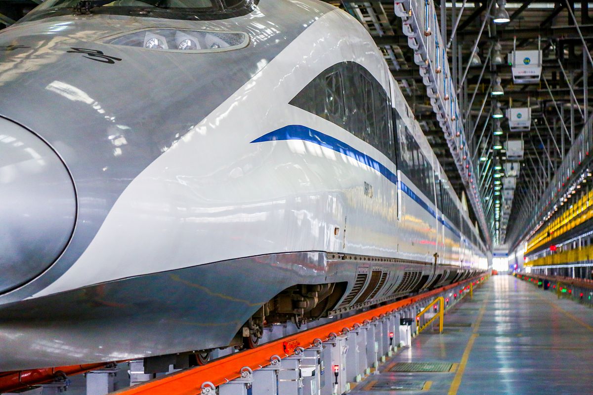 报哪些专业将来可以分配到高铁动车及普快就业？西安铁路学校