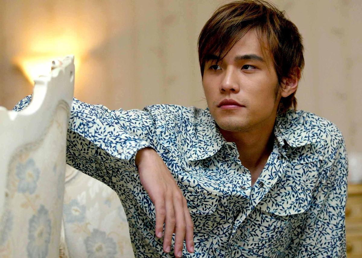 以周杰伦的作词风格为基础写一首情歌歌词抒情意境优美附上作品简介