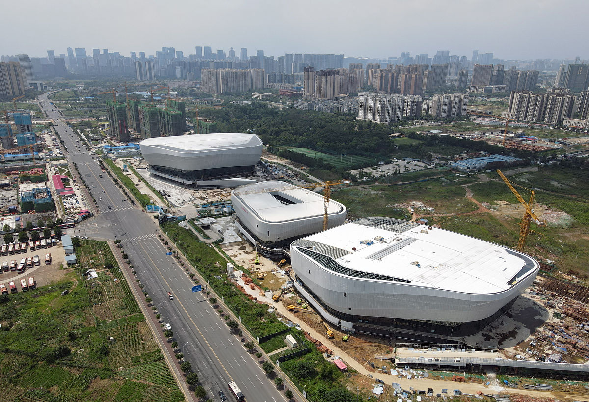 阐述500字：按照资源R、市场M、产品P三个层面来分析赛事名城背景下成都市体育旅游发展资源