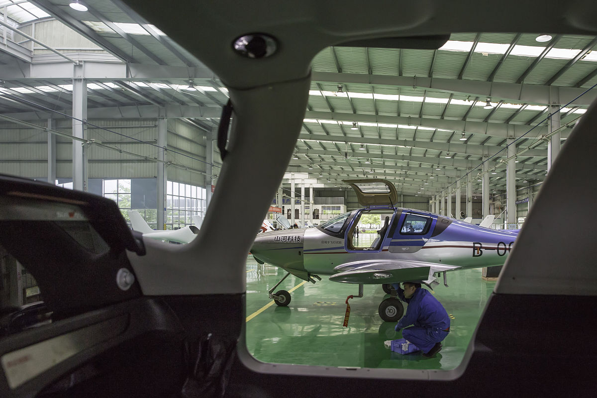 航空服务发展：技术革新、设施完善、创新升级与政策支持