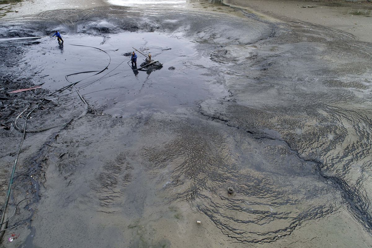 生成一章结论与展望题目是太湖生态清淤底泥固结余水处理相关的水污染监测与治理