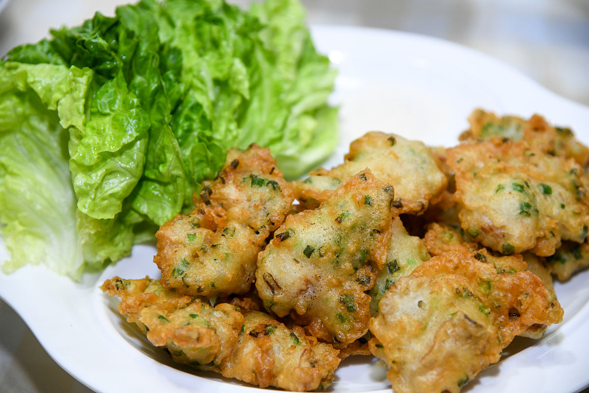 闻到炸海蛎饼香味，误打误撞问了一句‘是您做的吗？’